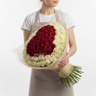 101 роза сердце в сетке