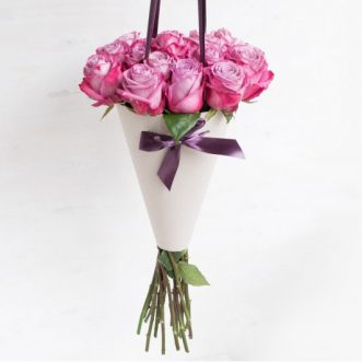 15 розовых роз в конусе «Вирджиния»