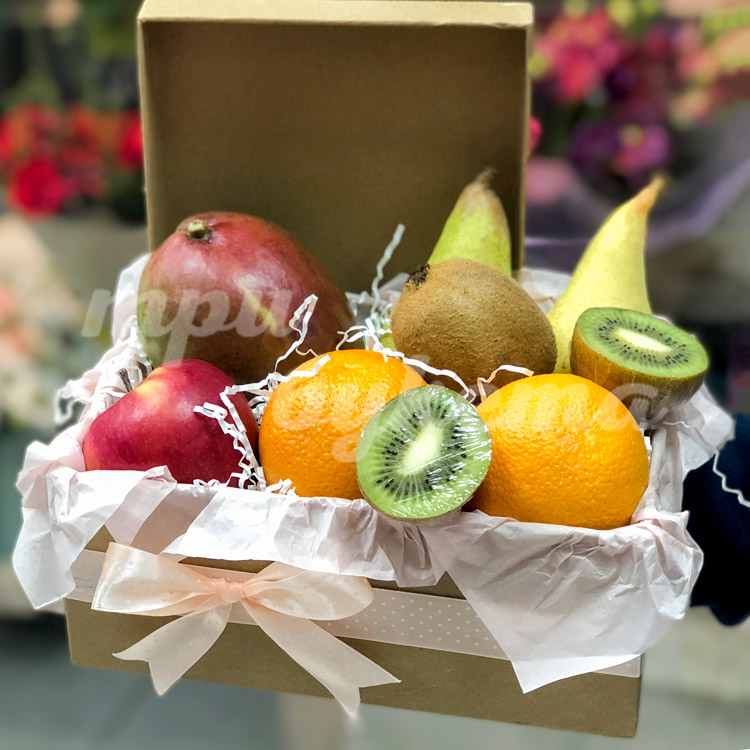 Коробочка с апельсинами, киви и манго