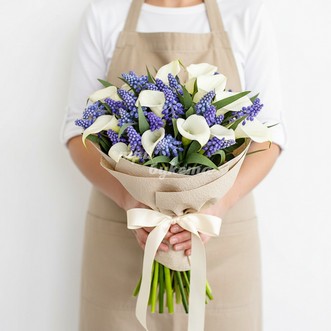 Букет из калл и лаванды