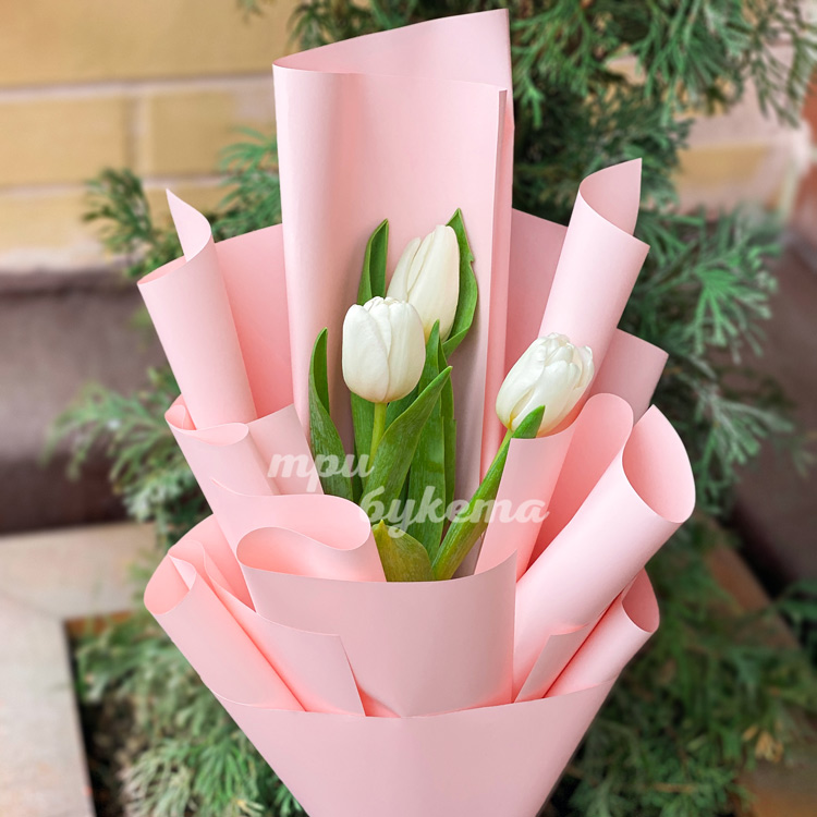 Мини-букет из 3 белых тюльпанов