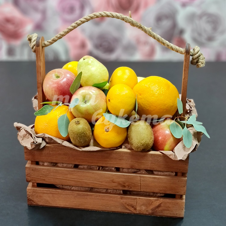 Корзина с яблоками и цитрусовыми