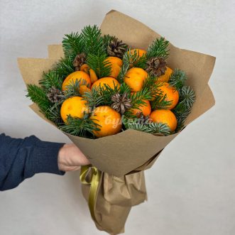 Букет мандаринов и еловых веток