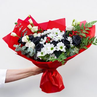 Букет белых хризантем с черными розами Букет белых хризантем с черными розами